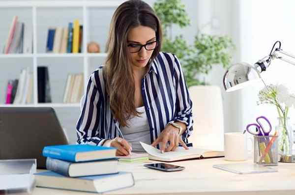 Symptômes et traitement de la dépendance au travail