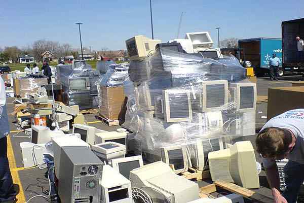 Charakteristiky elektronického odpadu, typy a dôsledky