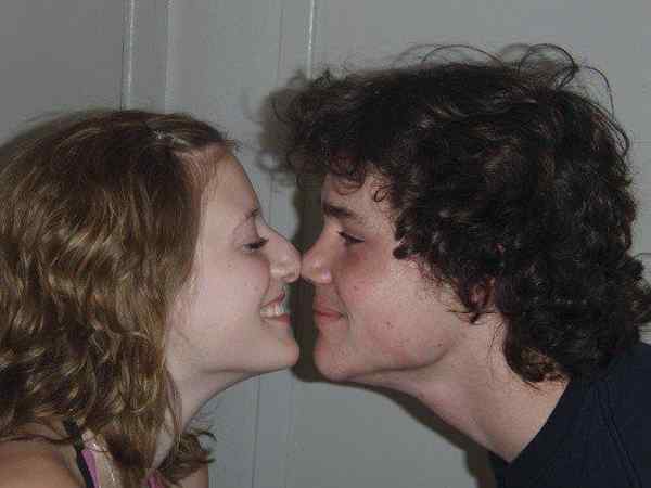 Origine e significato del bacio esquimali