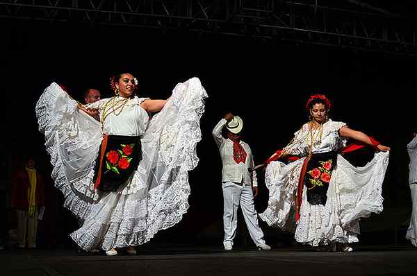 Tipična zgodovina in opis obleke Veracruz