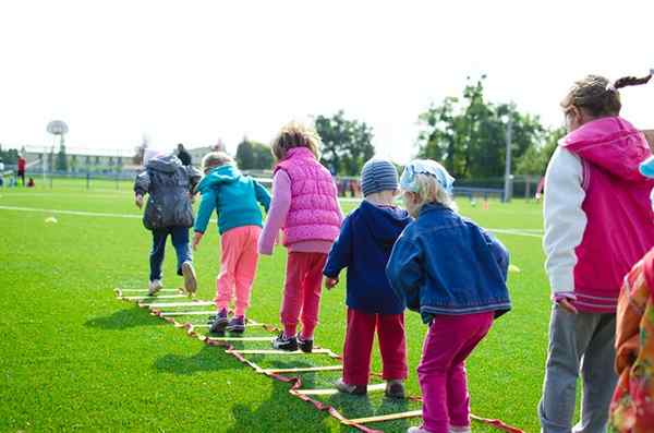 Lichamelijke opvoeding Activiteiten/spelletjes (6-15 jaar)