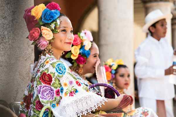 Budaya Sejarah Yucatán, Tradisi, Kebiasaan, Pihak