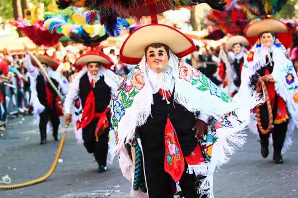 Tradisi dan kebiasaan paling populer di Tlaxcala