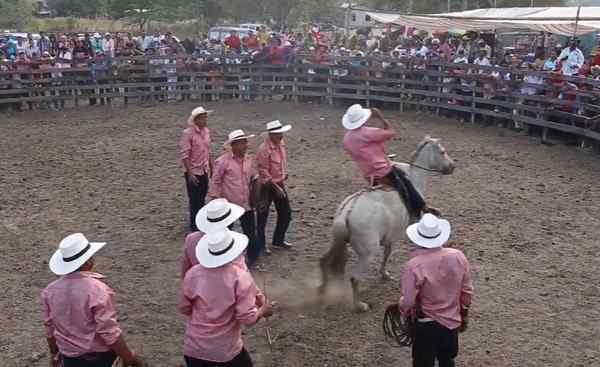 Montubios del Ecoador