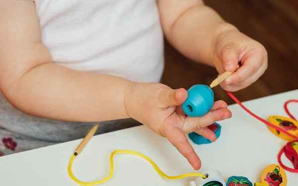 Teória kognitívneho vývoja dieťaťa (Jean Piaget)