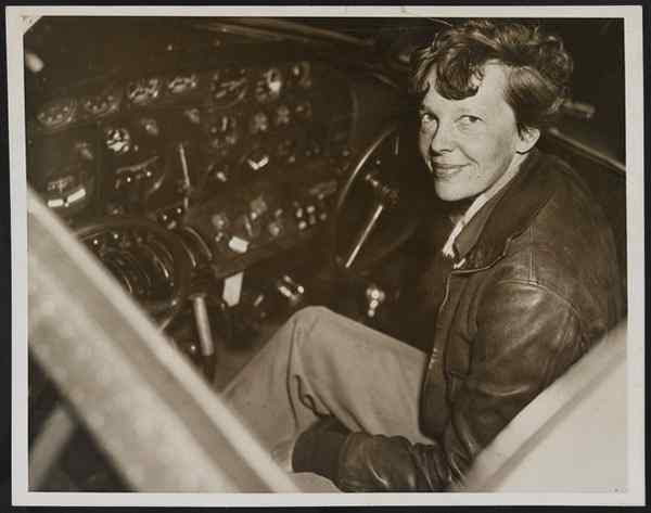 Amelia Earhart Biographie, Flüge, Verschwinden