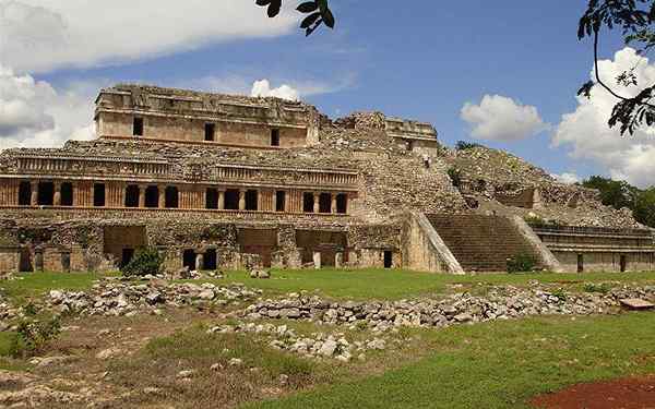 Pusat Ceremonial Maya