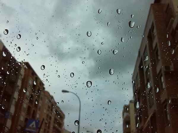 Regen van regen betekenis, oorsprong, synoniemen, voorbeelden