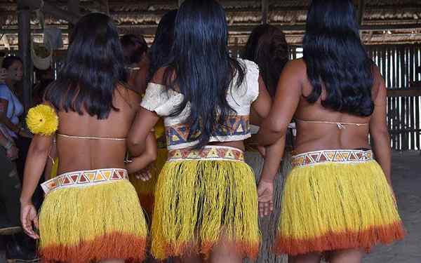 Trajes da região da Amazônia colombiana